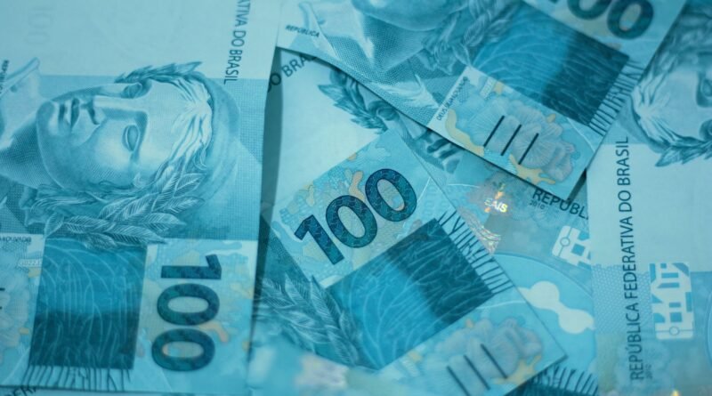 Notas de Real em close, moeda usada no Brasil, tema da taxa Selic